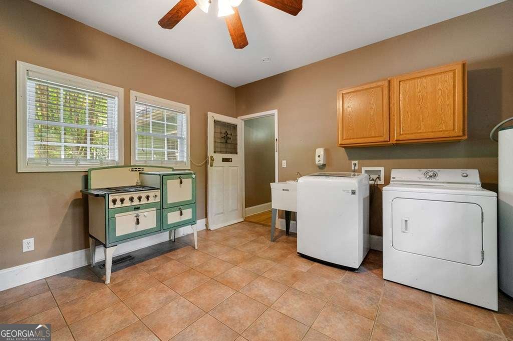 Ellijay, Georgia, 30536, United States, 3 Bedrooms Bedrooms, ,3 BathroomsBathrooms,Residential,Active,1953428