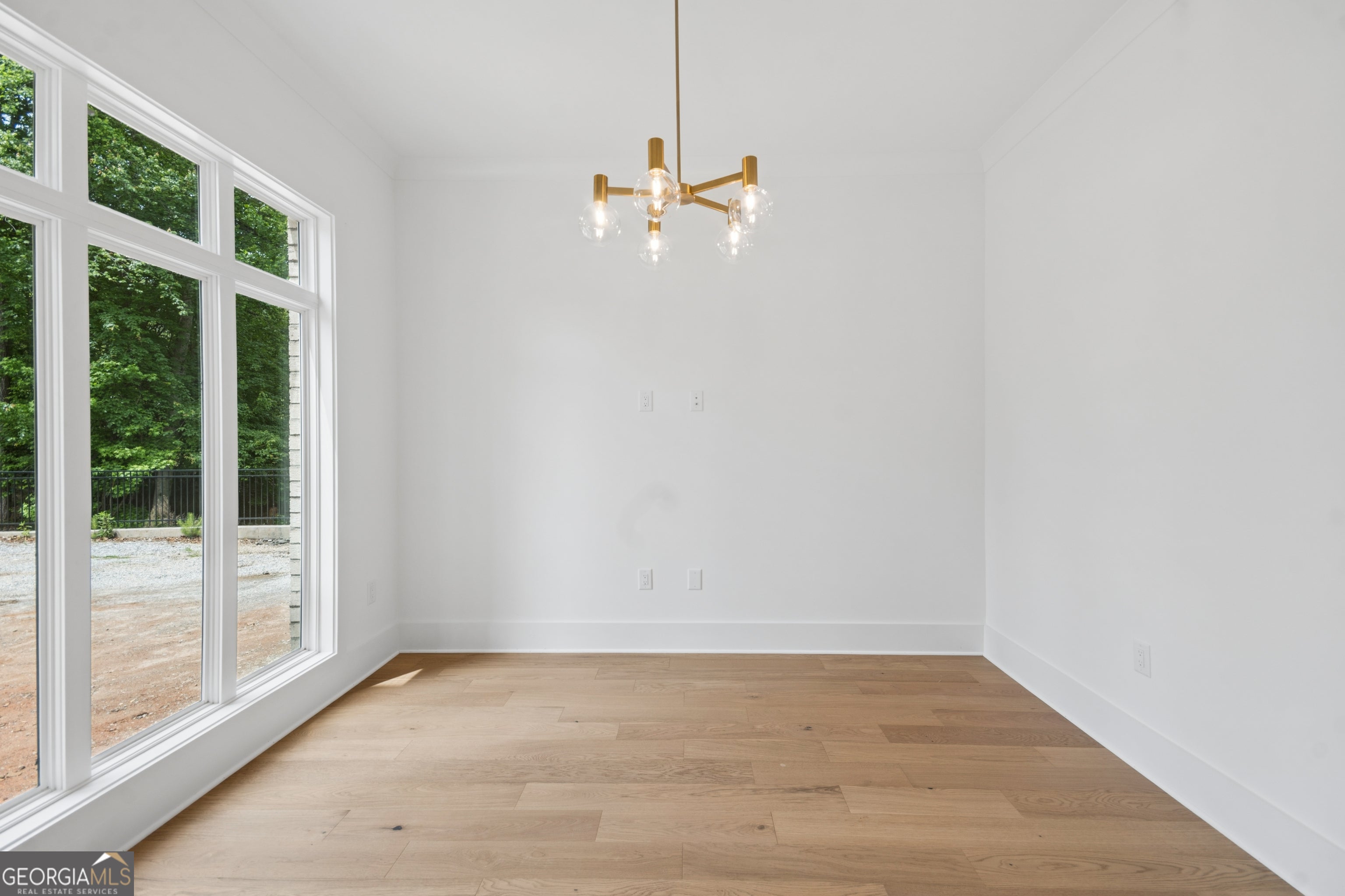 Alpharetta, Georgia, 30022, United States, 5 Bedrooms Bedrooms, ,4 BathroomsBathrooms,Residential,Active,2044146