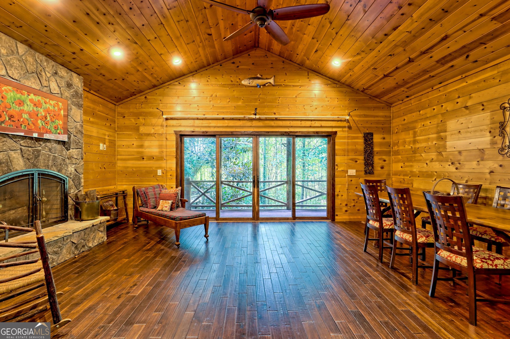 Clarkesville, Georgia, 30523, United States, 2 Bedrooms Bedrooms, ,4 BathroomsBathrooms,Residential,Active,1953278
