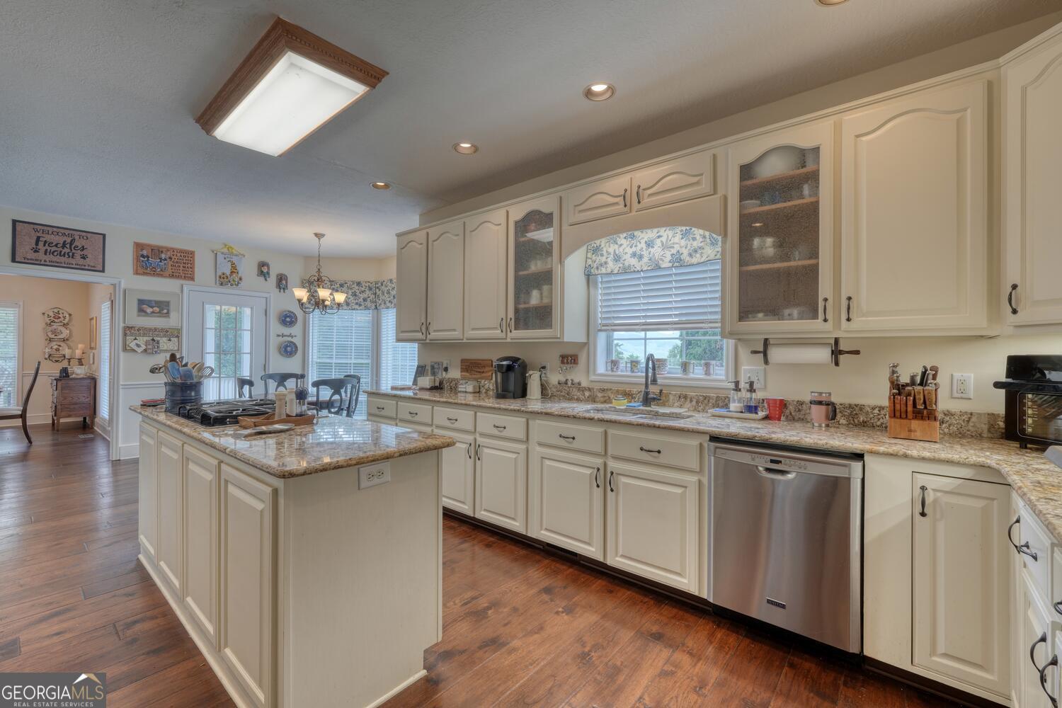 Blairsville, Georgia, 30512, United States, 4 Bedrooms Bedrooms, ,4 BathroomsBathrooms,Residential,Active,1897990