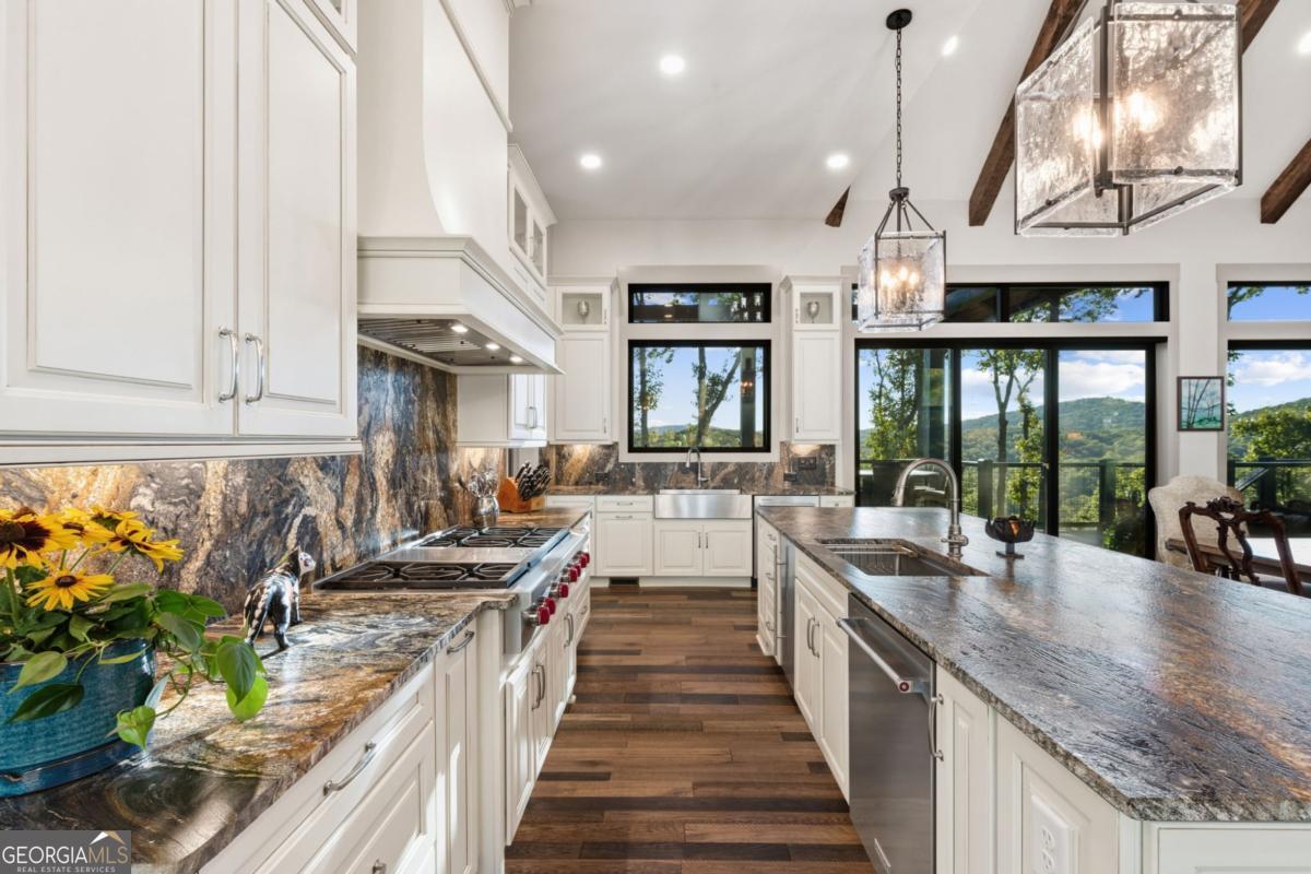 Ellijay, Georgia, 30536, United States, 3 Bedrooms Bedrooms, ,4 BathroomsBathrooms,Residential,Active,1968415