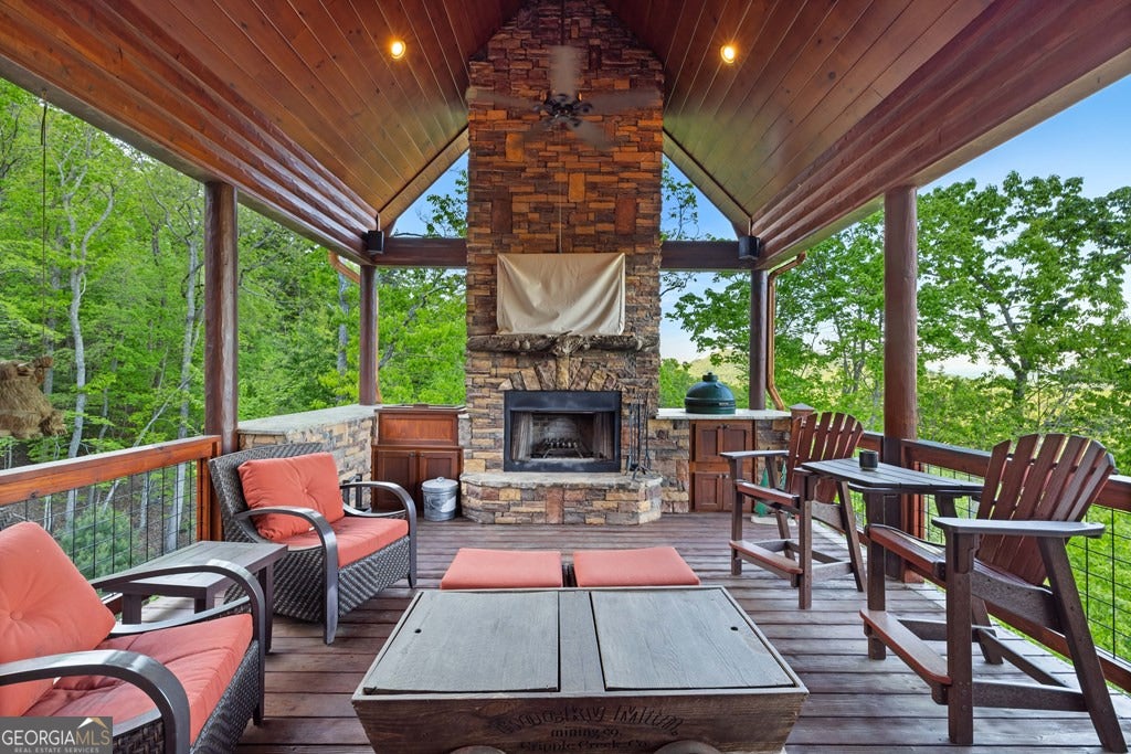 Mineral Bluff, Georgia, 30559, United States, 4 Bedrooms Bedrooms, ,5 BathroomsBathrooms,Residential,Active,2044577
