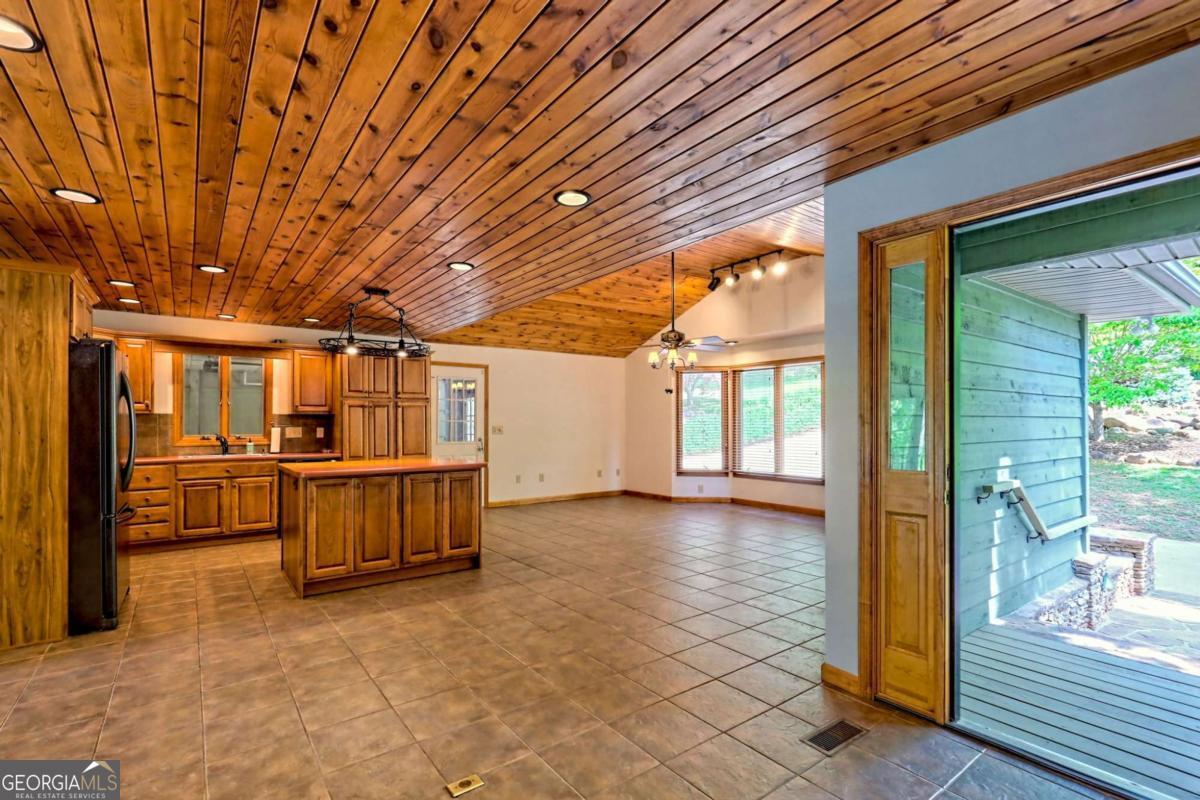 Hiawassee, Georgia, 30546, United States, ,3 BathroomsBathrooms,Residential,Active,1790197
