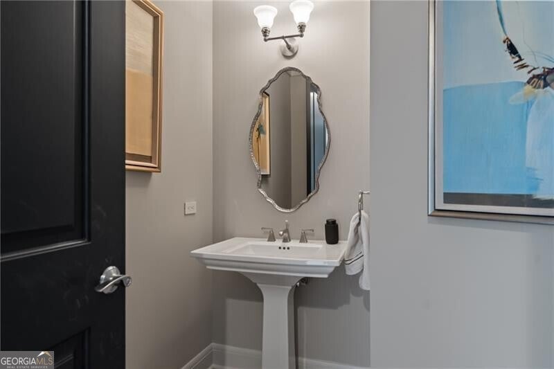 Atlanta, Georgia, 30326, United States, 2 Bedrooms Bedrooms, ,3 BathroomsBathrooms,Residential,Active,1945461