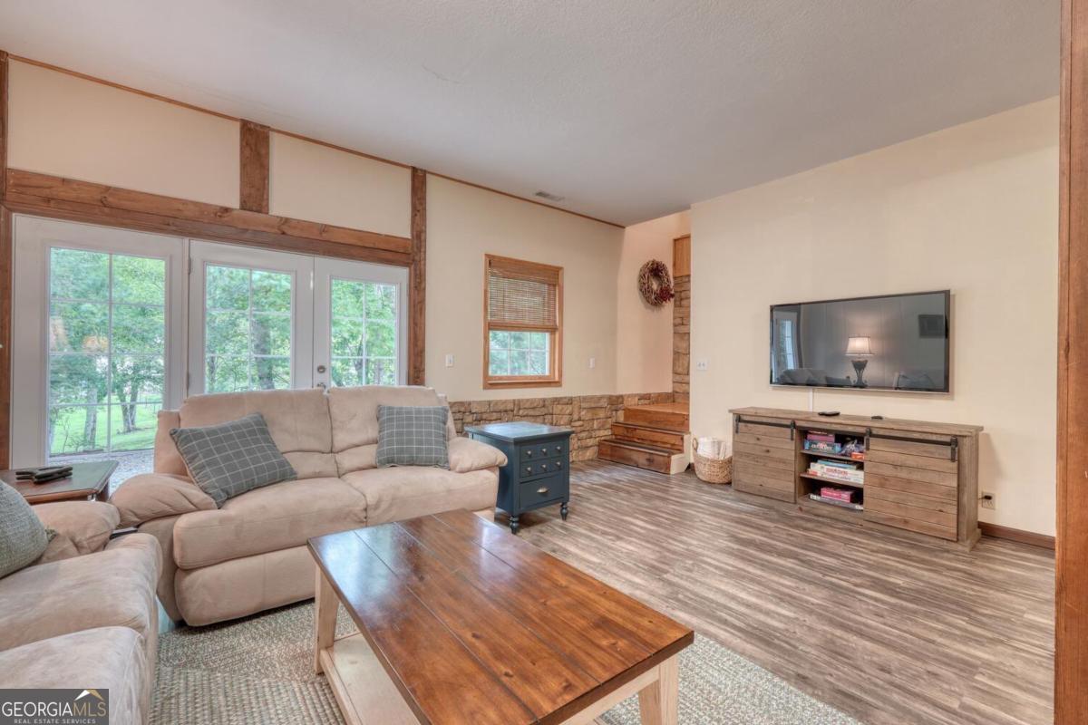 Blairsville, Georgia, 30512, United States, 4 Bedrooms Bedrooms, ,4 BathroomsBathrooms,Residential,Active,1926683