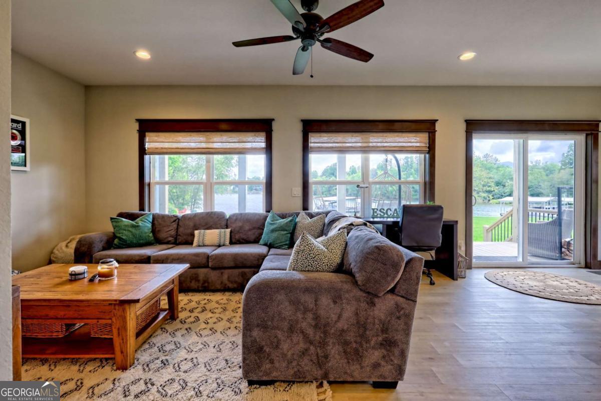 Hiawassee, Georgia, 30546, United States, 2 Bedrooms Bedrooms, ,3 BathroomsBathrooms,Residential,Active,1914779