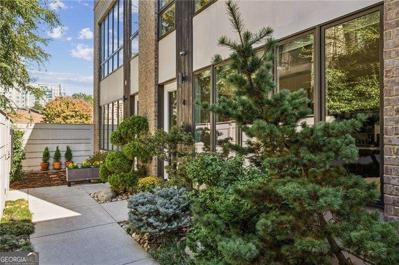 Atlanta, Georgia, 30309, United States, 3 Bedrooms Bedrooms, ,4 BathroomsBathrooms,Residential,Active,1987236