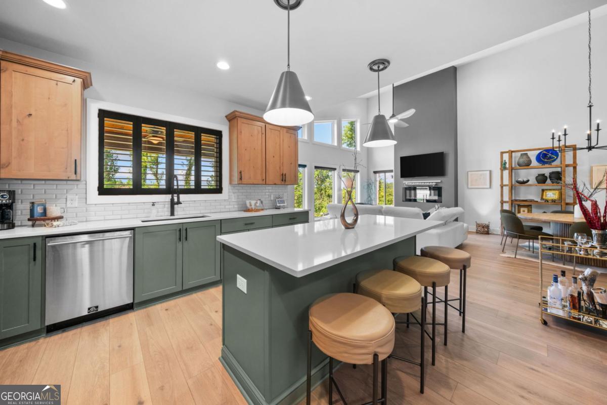 Morganton, Georgia, 30560, United States, 4 Bedrooms Bedrooms, ,4 BathroomsBathrooms,Residential,Active,1929674