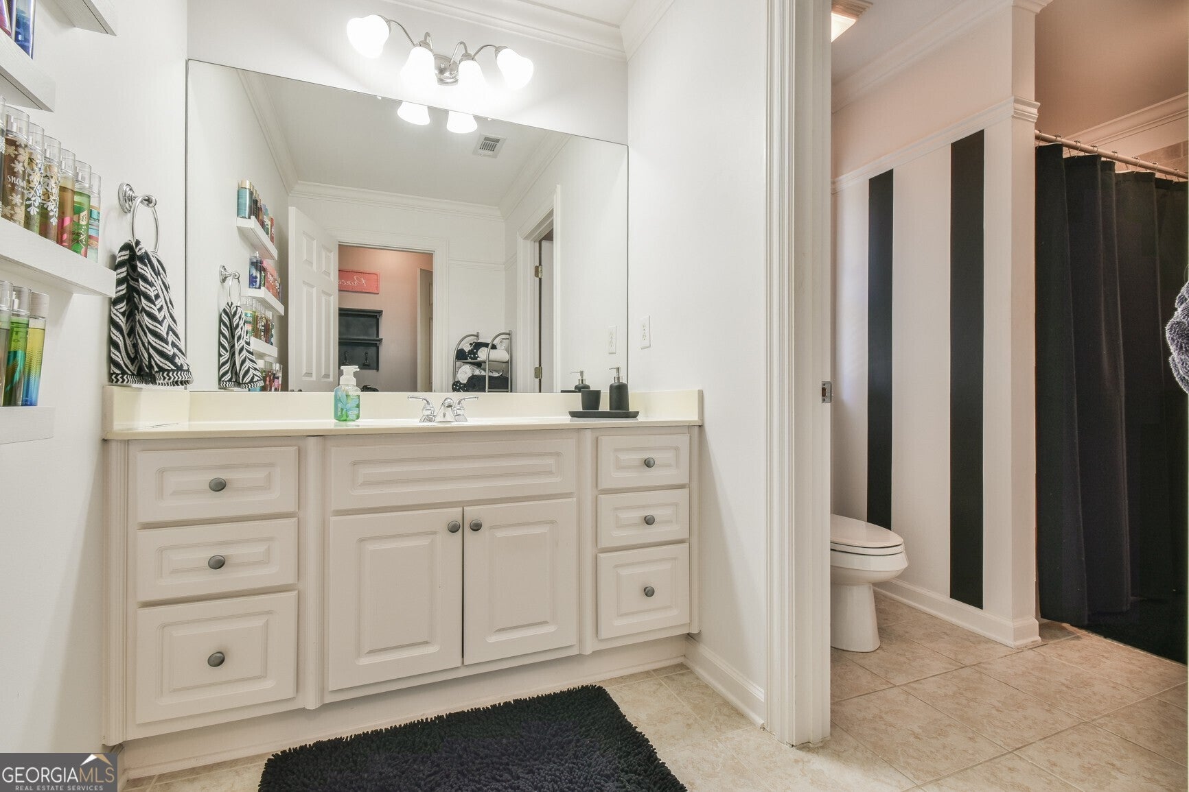 Suwanee, Georgia, 30024, United States, 5 Bedrooms Bedrooms, ,5 BathroomsBathrooms,Residential,Active,1970927