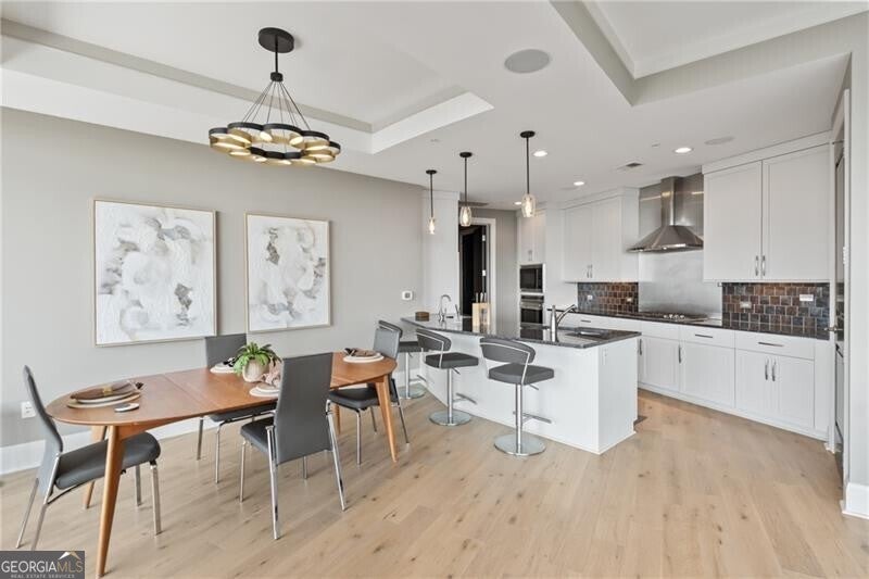 Atlanta, Georgia, 30326, United States, 2 Bedrooms Bedrooms, ,3 BathroomsBathrooms,Residential,Active,1945461