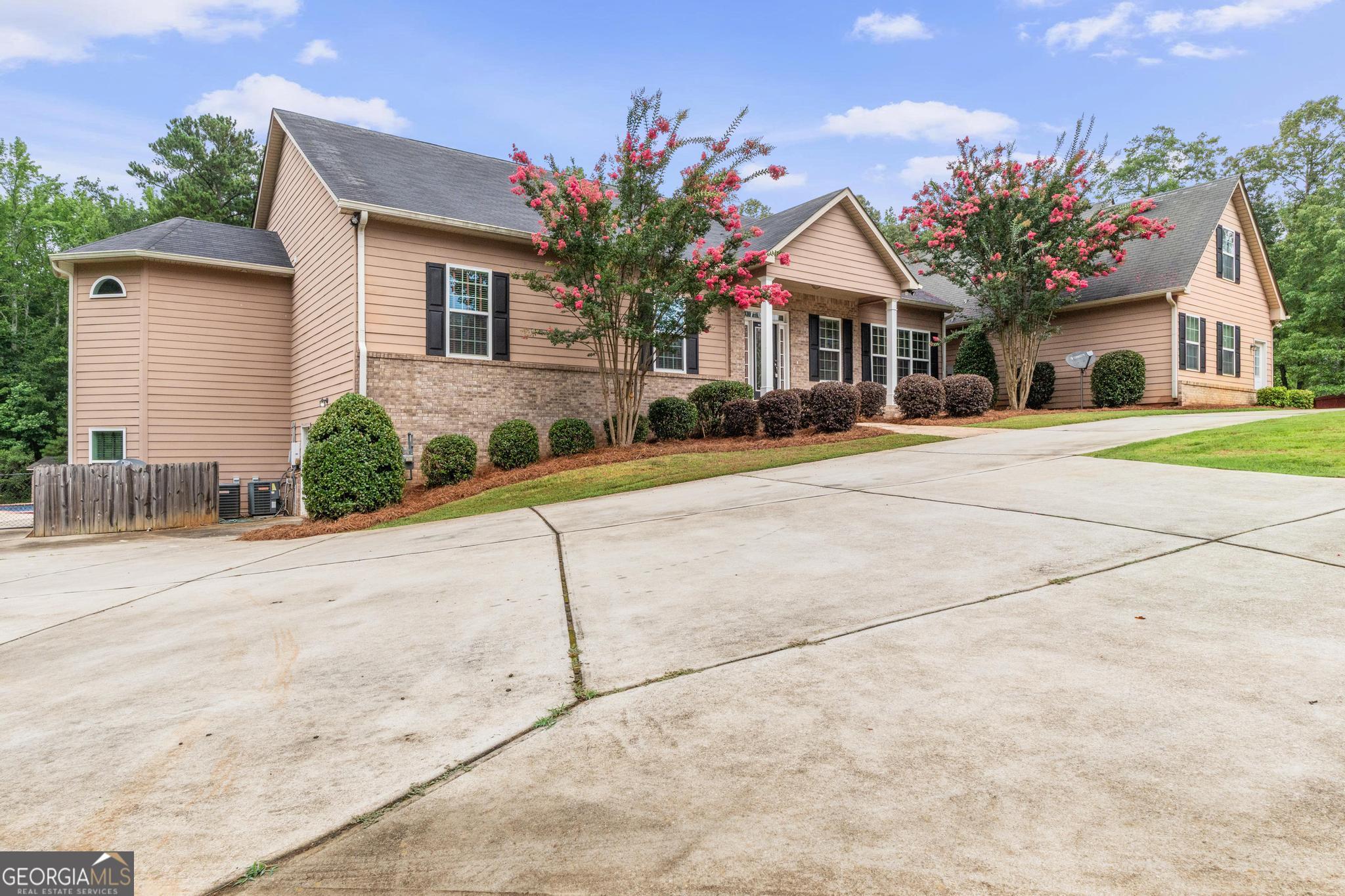 Mcdonough, Georgia, 30253, United States, 8 Bedrooms Bedrooms, ,7 BathroomsBathrooms,Residential,Active,1899862