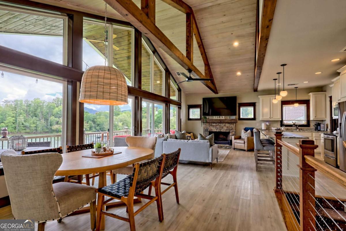 Hiawassee, Georgia, 30546, United States, 2 Bedrooms Bedrooms, ,3 BathroomsBathrooms,Residential,Active,1914779