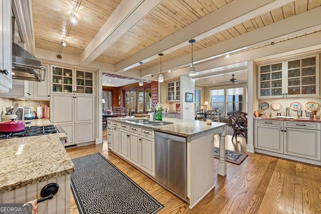 Murphy, North Carolina, 28906, United States, 5 Bedrooms Bedrooms, ,6 BathroomsBathrooms,Residential,Active,2001080