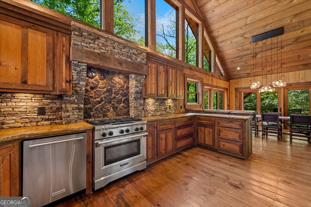 Cherry Log, Georgia, 30522, United States, 5 Bedrooms Bedrooms, ,5 BathroomsBathrooms,Residential,Active,2045694
