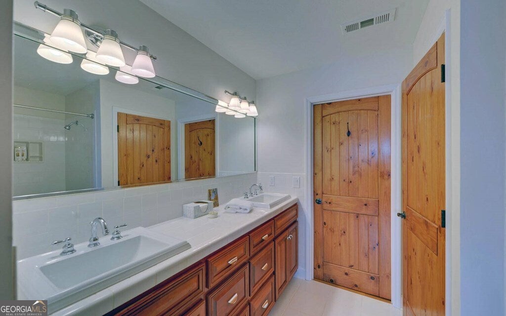 Hiawassee, Georgia, 30546, United States, 8 Bedrooms Bedrooms, ,6 BathroomsBathrooms,Residential,Active,1821963