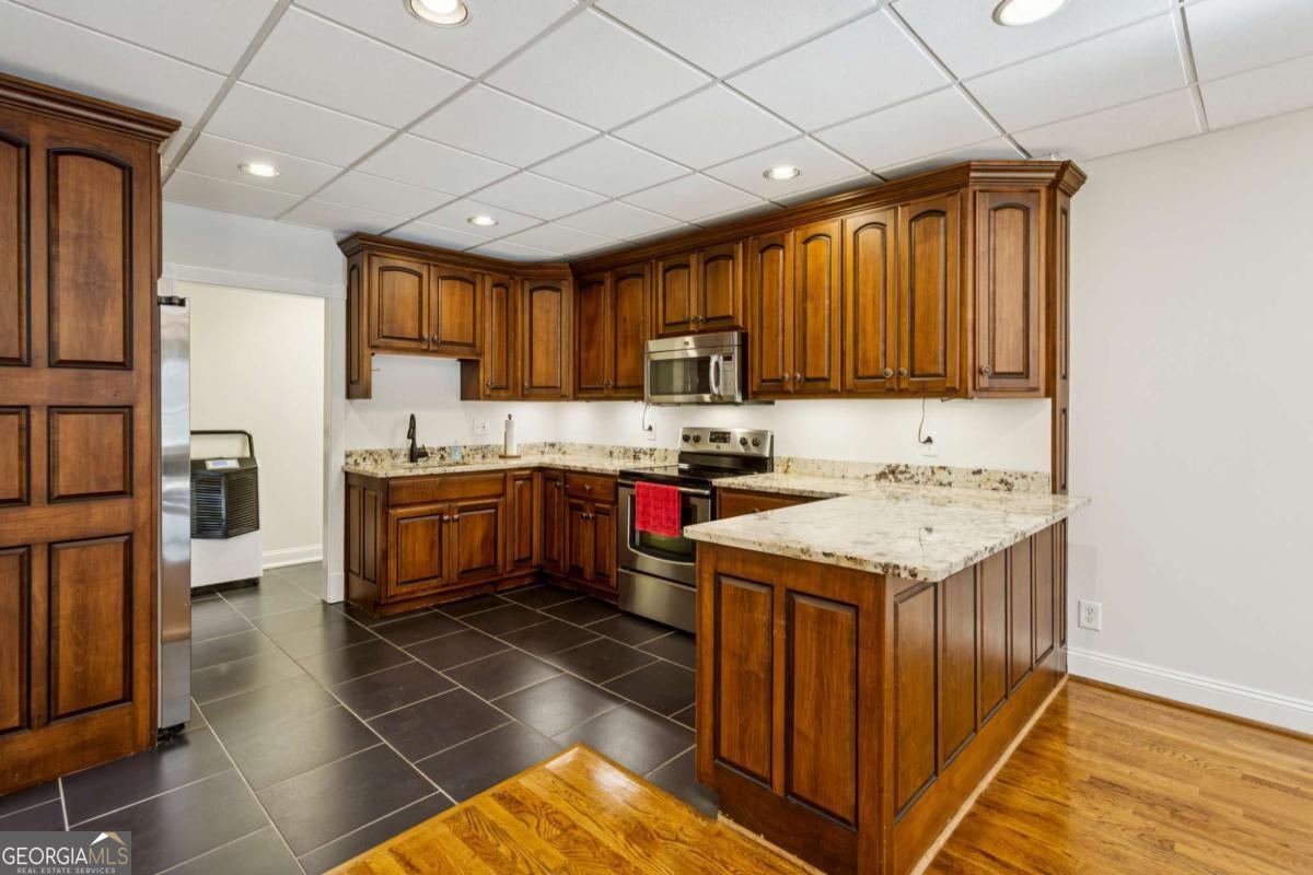 Taylorsville, Georgia, 30178, United States, 5 Bedrooms Bedrooms, ,6 BathroomsBathrooms,Residential,Active,1952987