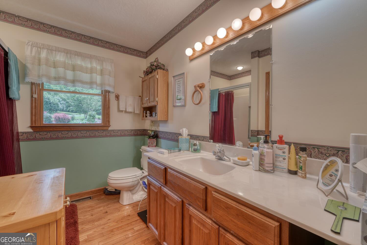 Blairsville, Georgia, 30512, United States, 3 Bedrooms Bedrooms, ,3 BathroomsBathrooms,Residential,Active,1898214