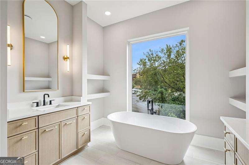 Atlanta, Georgia, 30308, United States, 4 Bedrooms Bedrooms, ,5 BathroomsBathrooms,Residential,Active,1985587