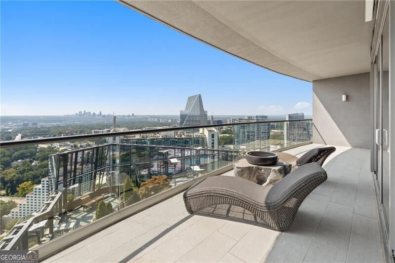 Atlanta, Georgia, 30326, United States, 2 Bedrooms Bedrooms, ,3 BathroomsBathrooms,Residential,Active,1945461