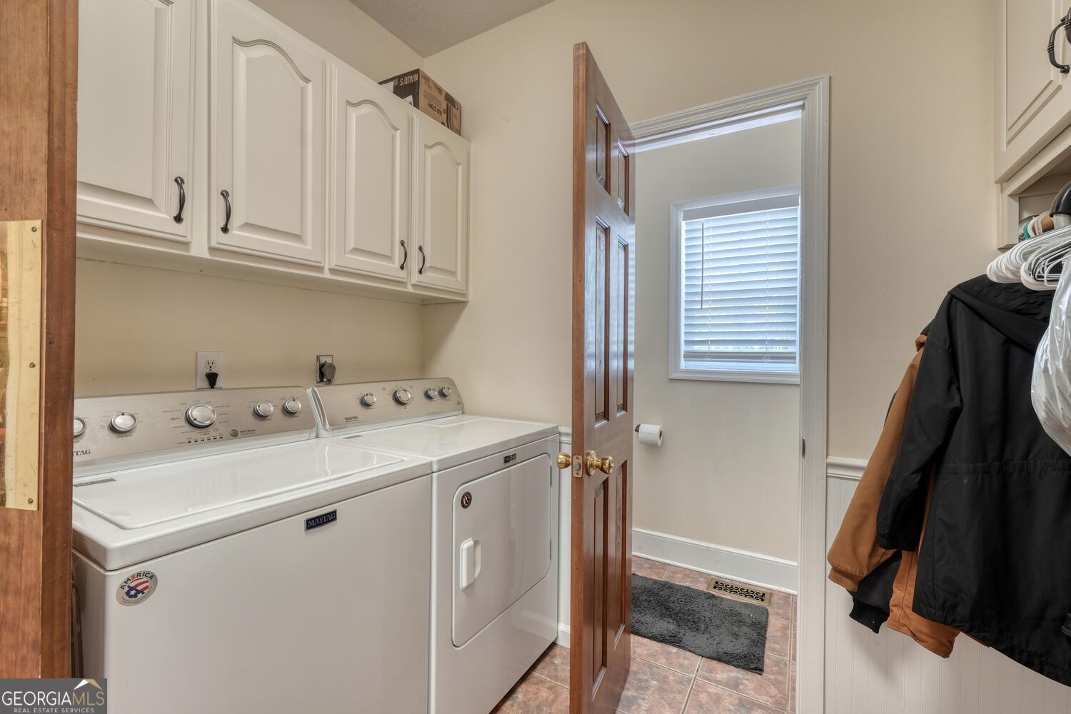 Blairsville, Georgia, 30512, United States, 4 Bedrooms Bedrooms, ,4 BathroomsBathrooms,Residential,Active,1897990
