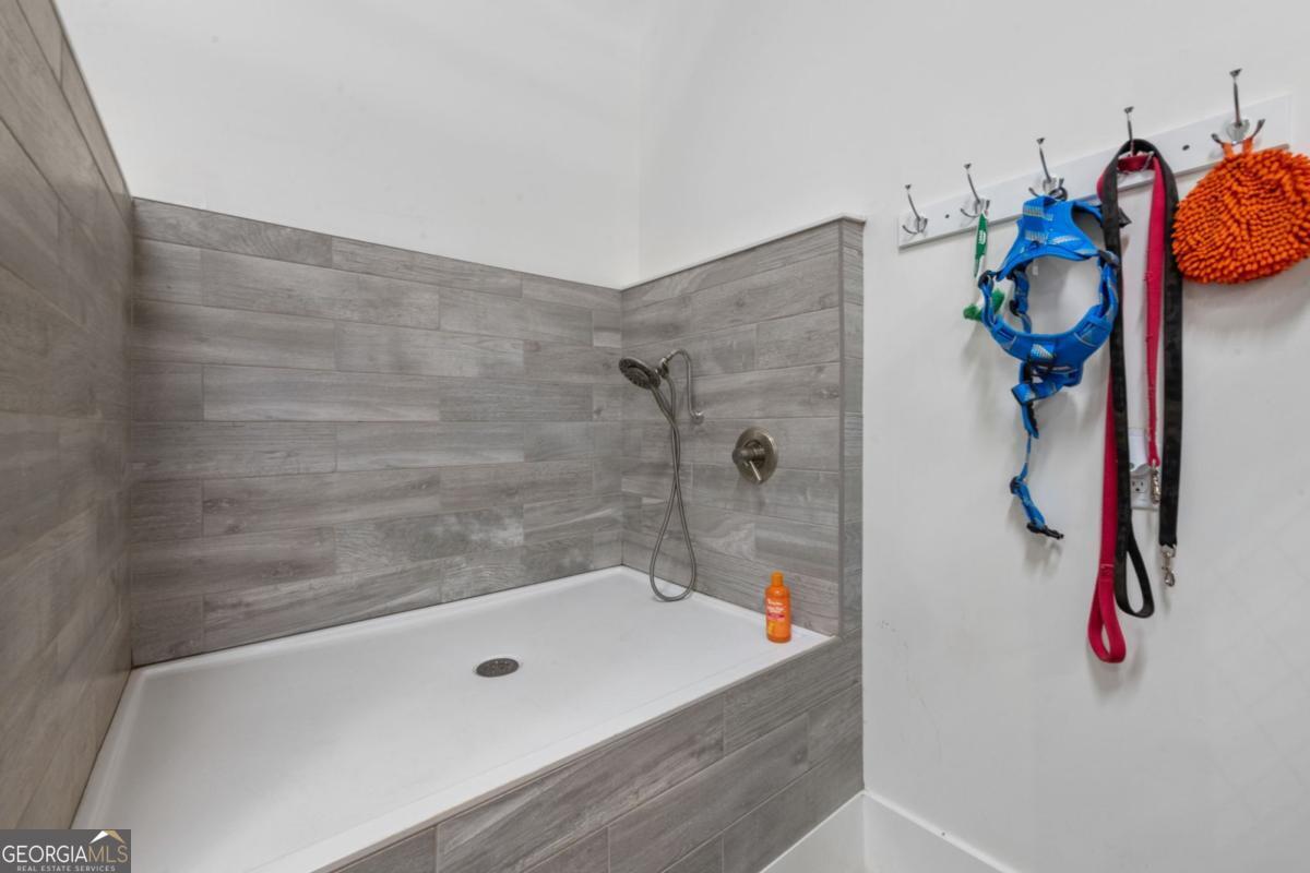 Ellijay, Georgia, 30536, United States, 3 Bedrooms Bedrooms, ,4 BathroomsBathrooms,Residential,Active,1968415