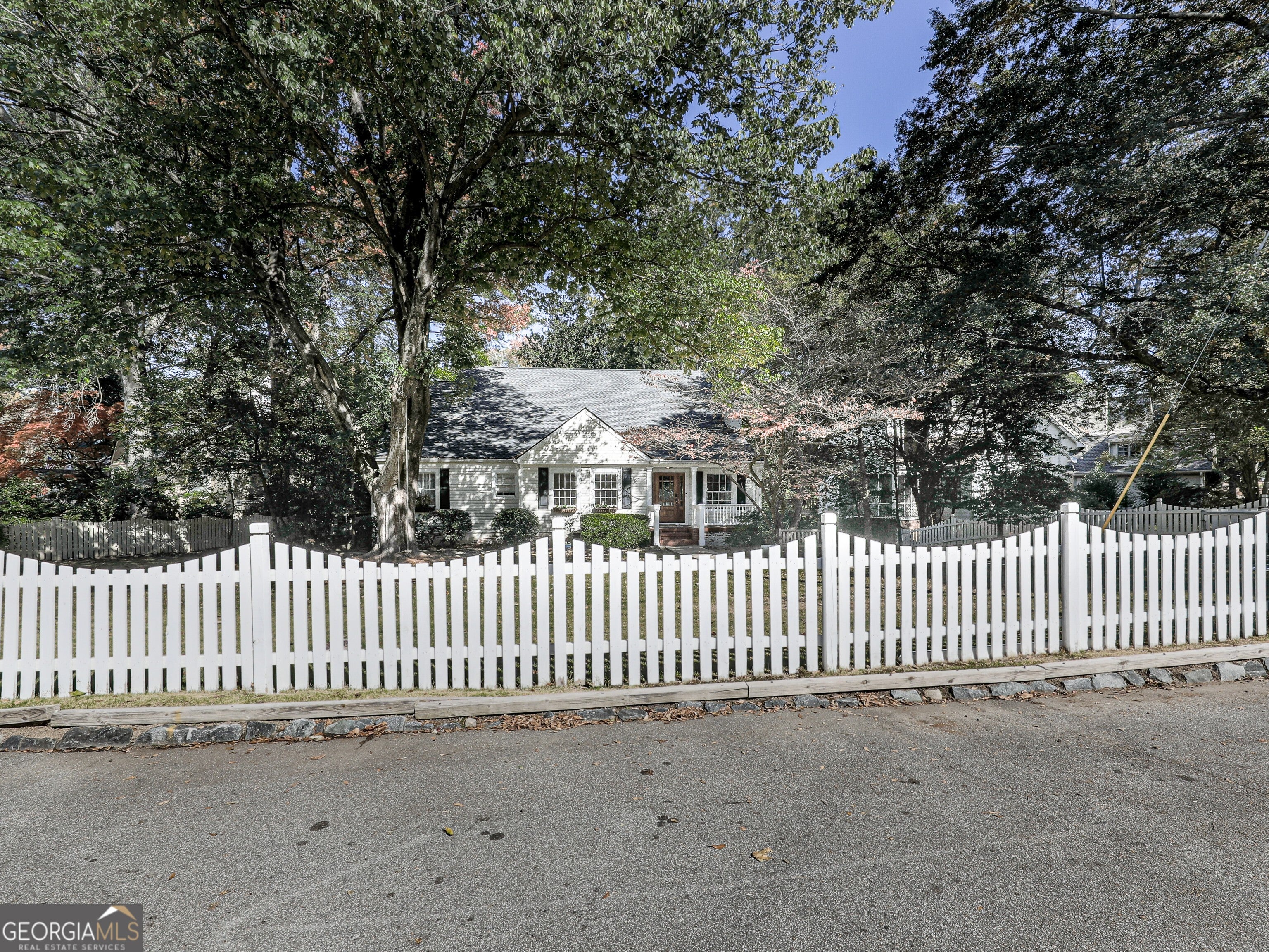 Atlanta, Georgia, 30305, United States, 5 Bedrooms Bedrooms, ,6 BathroomsBathrooms,Residential,Active,1988420