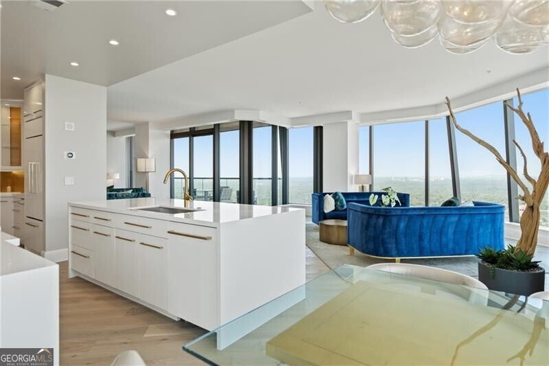 Atlanta, Georgia, 30326, United States, 2 Bedrooms Bedrooms, ,3 BathroomsBathrooms,Residential,Active,1945475