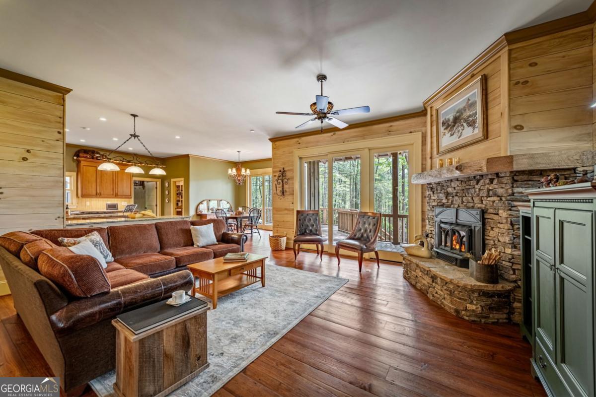 Ellijay, Georgia, 30536, United States, ,4 BathroomsBathrooms,Residential,Active,1806919