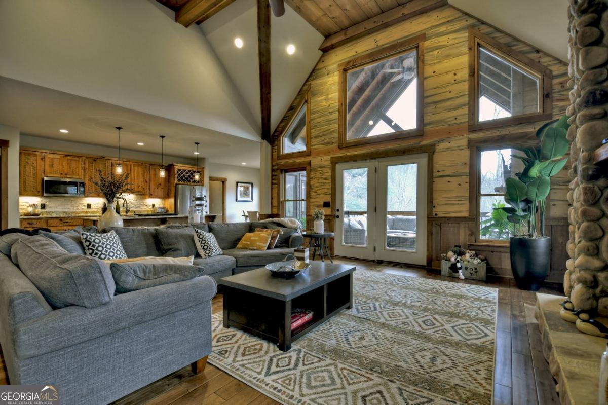 Ellijay, Georgia, 30540, United States, 5 Bedrooms Bedrooms, ,4 BathroomsBathrooms,Residential,Active,1954017