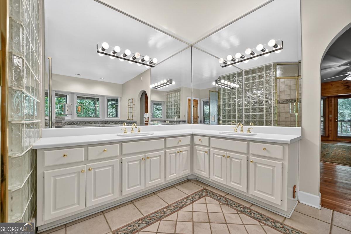 Ellijay, Georgia, 30536, United States, 3 Bedrooms Bedrooms, ,5 BathroomsBathrooms,Residential,Active,1929666