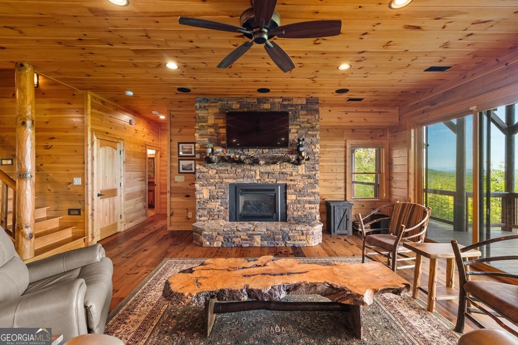 Mineral Bluff, Georgia, 30559, United States, 4 Bedrooms Bedrooms, ,5 BathroomsBathrooms,Residential,Active,2044577