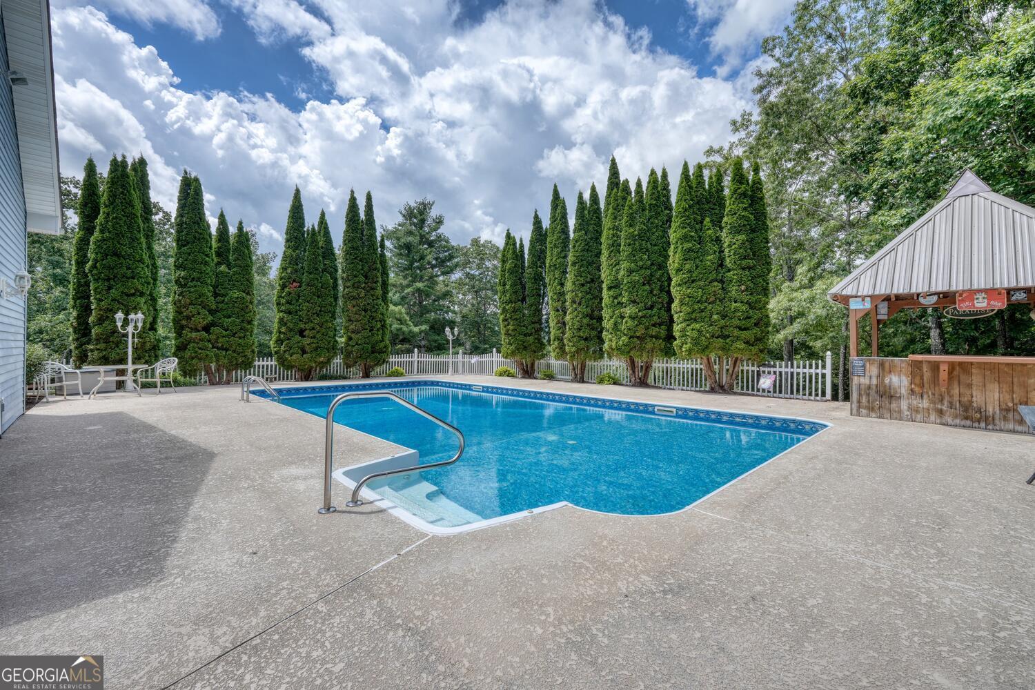 Blairsville, Georgia, 30512, United States, 4 Bedrooms Bedrooms, ,4 BathroomsBathrooms,Residential,Active,1897990