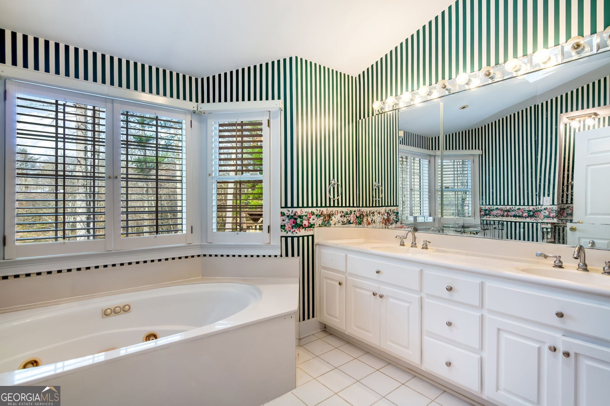 Blairsville, Georgia, 30512, United States, ,4 BathroomsBathrooms,Residential,Active,1704083