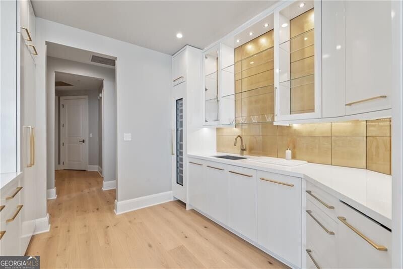 Atlanta, Georgia, 30326, United States, 2 Bedrooms Bedrooms, ,3 BathroomsBathrooms,Residential,Active,2014955