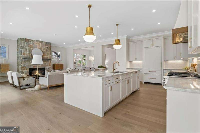 Atlanta, Georgia, 30309, United States, ,5 BathroomsBathrooms,Residential,Active,1869107