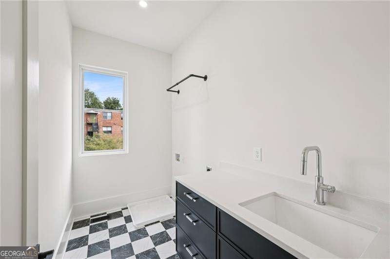 Atlanta, Georgia, 30308, United States, 4 Bedrooms Bedrooms, ,5 BathroomsBathrooms,Residential,Active,1985587