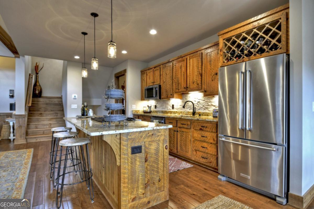 Ellijay, Georgia, 30540, United States, 5 Bedrooms Bedrooms, ,4 BathroomsBathrooms,Residential,Active,1954017