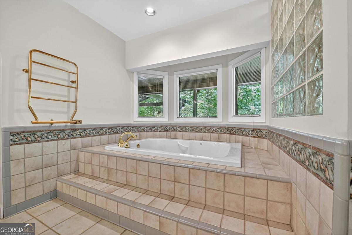 Ellijay, Georgia, 30536, United States, 3 Bedrooms Bedrooms, ,5 BathroomsBathrooms,Residential,Active,1929666
