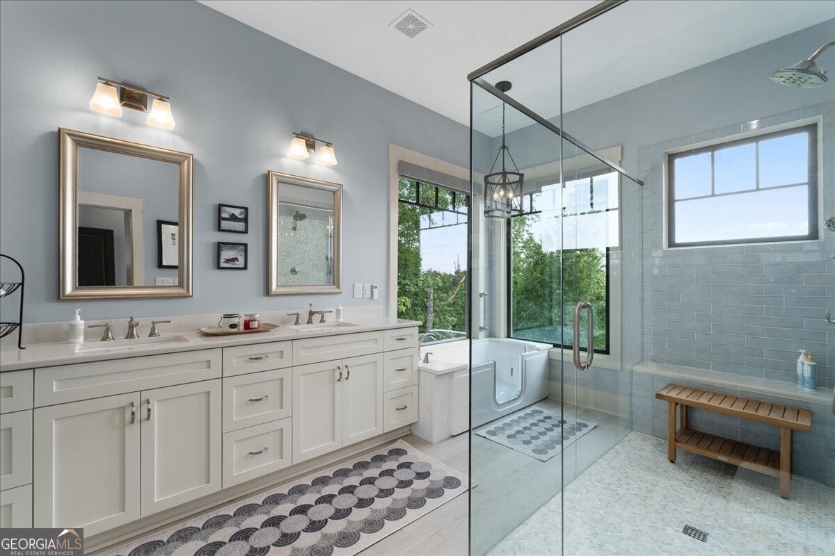 Ellijay, Georgia, 30540, United States, 5 Bedrooms Bedrooms, ,7 BathroomsBathrooms,Residential,Active,2017437