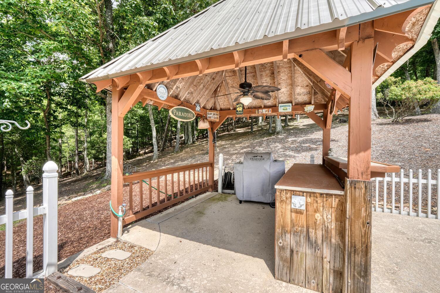 Blairsville, Georgia, 30512, United States, 4 Bedrooms Bedrooms, ,4 BathroomsBathrooms,Residential,Active,1897990