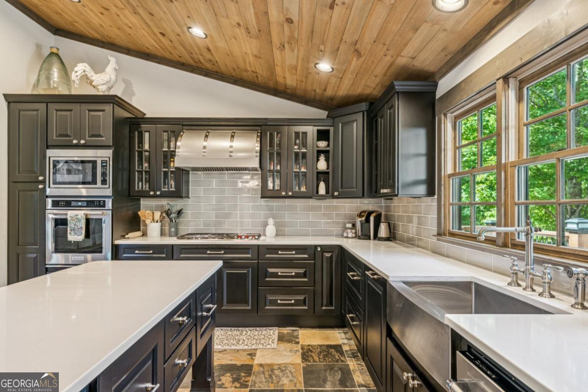 Ellijay, Georgia, 30536, United States, 3 Bedrooms Bedrooms, ,4 BathroomsBathrooms,Residential,Active,1929422