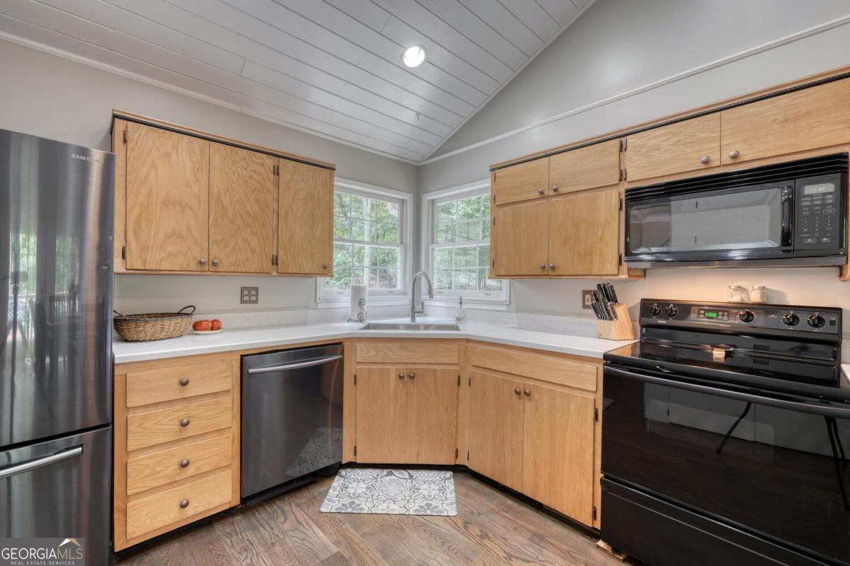 Blairsville, Georgia, 30512, United States, 4 Bedrooms Bedrooms, ,4 BathroomsBathrooms,Residential,Active,1926683