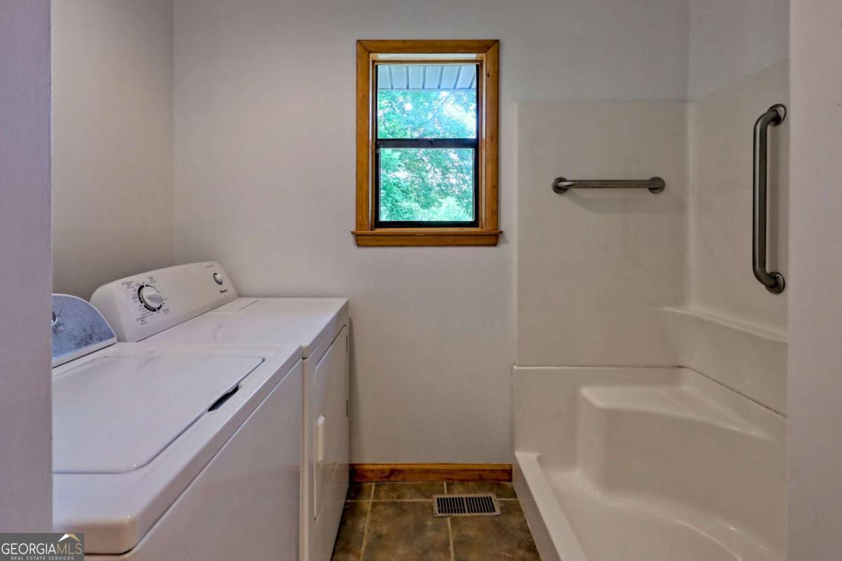 Hiawassee, Georgia, 30546, United States, ,3 BathroomsBathrooms,Residential,Active,1790197