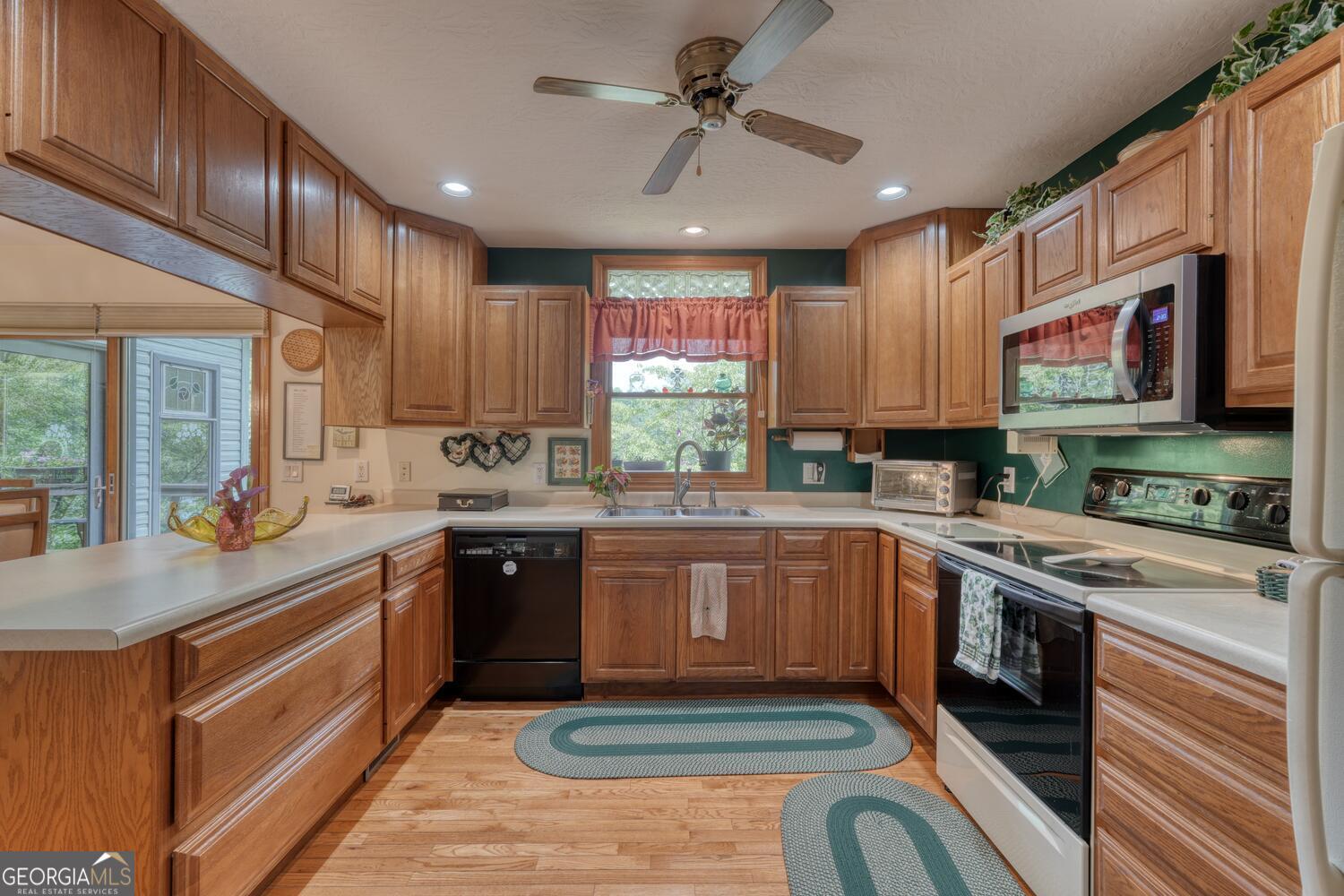 Blairsville, Georgia, 30512, United States, 3 Bedrooms Bedrooms, ,3 BathroomsBathrooms,Residential,Active,1898214