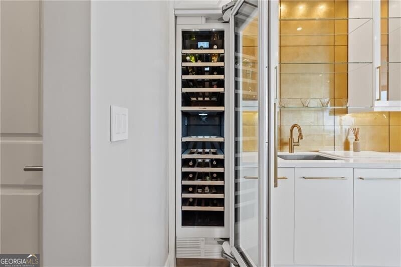 Atlanta, Georgia, 30326, United States, 2 Bedrooms Bedrooms, ,3 BathroomsBathrooms,Residential,Active,2014955