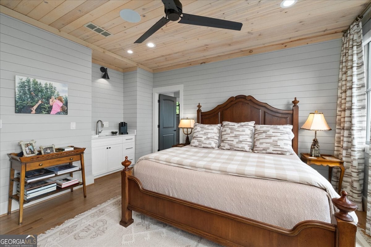 Ellijay, Georgia, 30540, United States, 5 Bedrooms Bedrooms, ,7 BathroomsBathrooms,Residential,Active,1952483