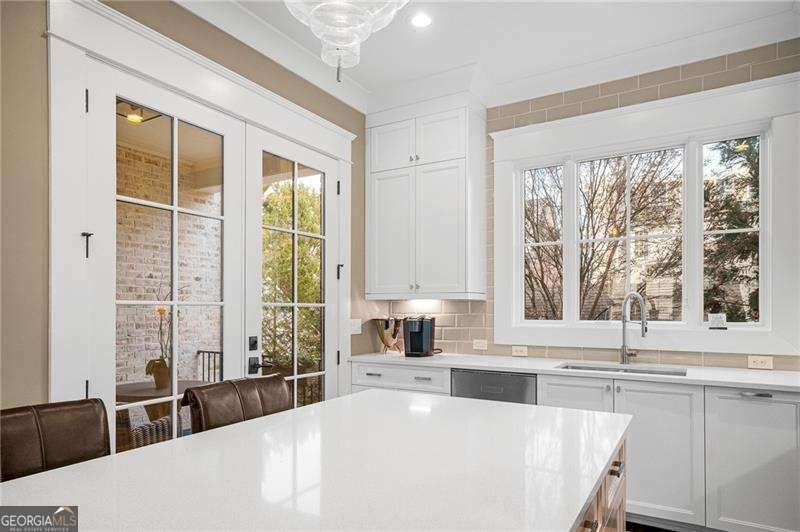 Atlanta, Georgia, 30319, United States, 3 Bedrooms Bedrooms, ,5 BathroomsBathrooms,Residential,Active,1996298