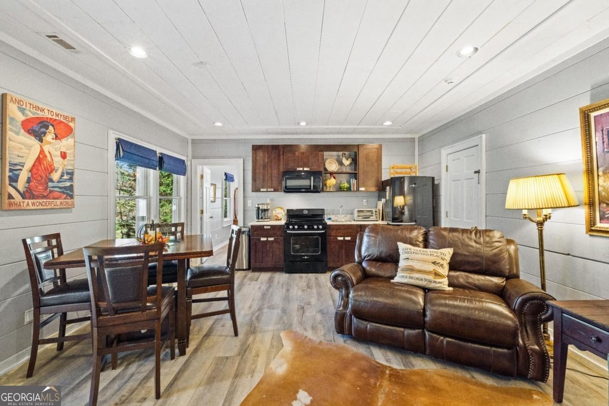 Blue Ridge, Georgia, 30513, United States, 4 Bedrooms Bedrooms, ,4 BathroomsBathrooms,Residential,Active,1990584