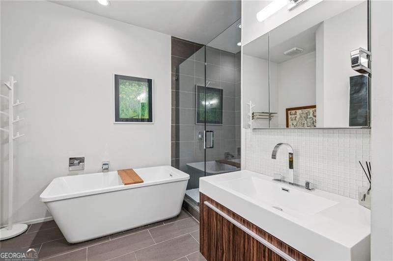 Atlanta, Georgia, 30309, United States, 3 Bedrooms Bedrooms, ,4 BathroomsBathrooms,Residential,Active,1987236