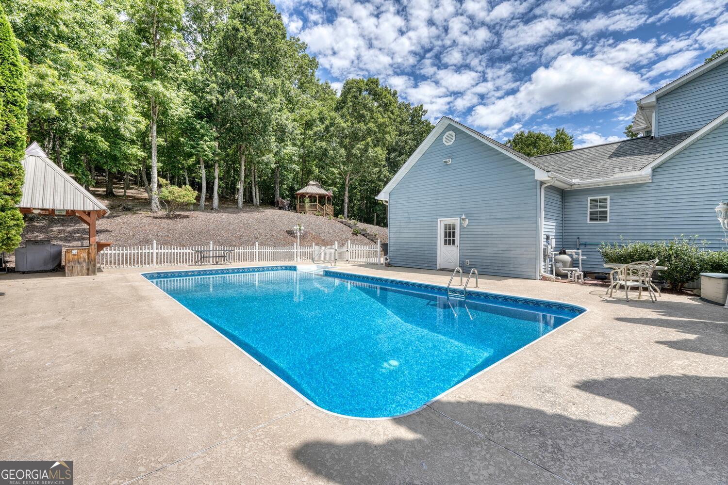 Blairsville, Georgia, 30512, United States, 4 Bedrooms Bedrooms, ,4 BathroomsBathrooms,Residential,Active,1897990